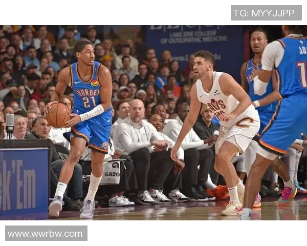 勇士与雷霆激战正酣纬来体育全程直播精彩瞬间